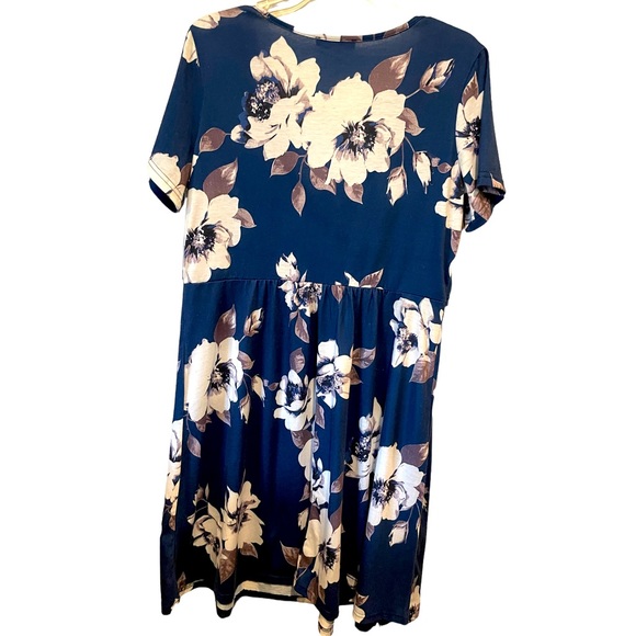 Quinee Maternity Nursing/Breastfeeding Dress - Picture 4 of 8